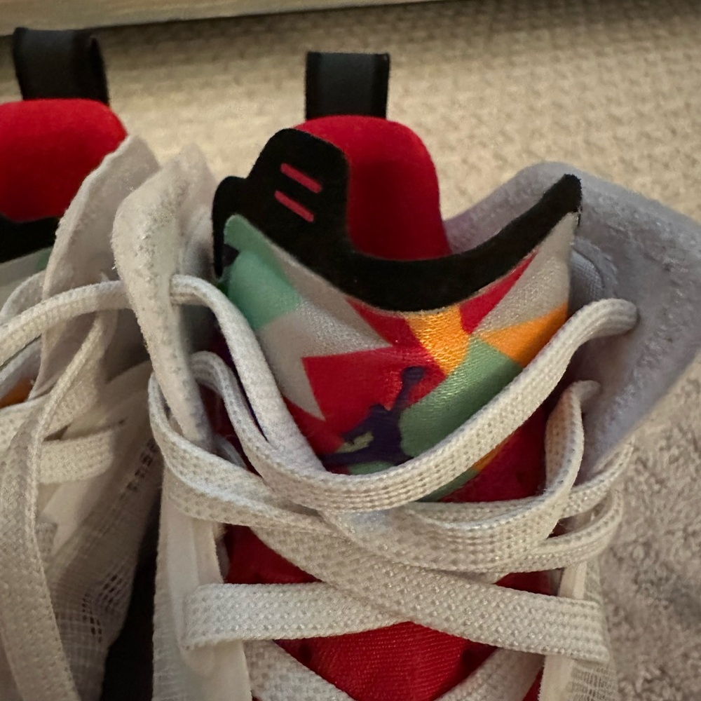 Boys Jordan’s Size 7 - Picture 5 of 5